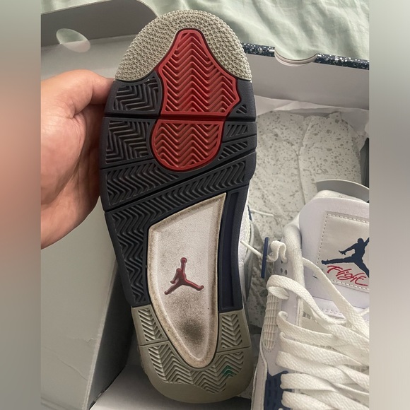 Used Air Jordan 4 size 11 - Picture 4 of 4